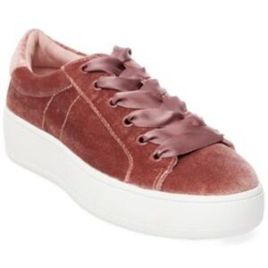 Women’s STEVE MADDEN Bertie velvet lace up sneakers- Size 7.5